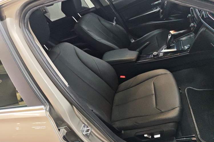 Used BMW 3 Series 2016 320Li Ambition Model
