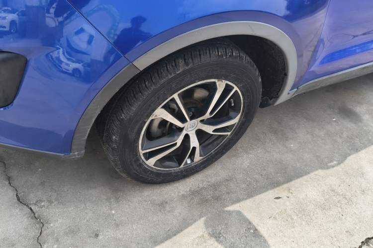 Used JMC Yusheng S330 2016 1.5L GTDi Automatic Two-Wheel Drive Fashion Edition Left Front Wheel Hub