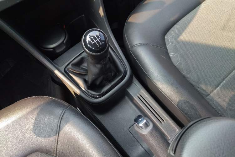 Used Volkswagen Santana 2015 1.6L Manual Comfort Edition Gear Lever