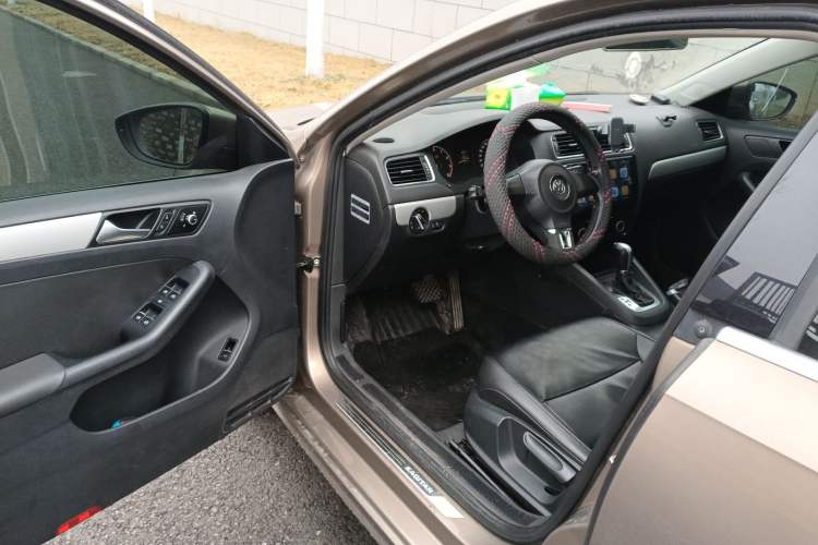 Used Volkswagen Sagitar 2014 Revised Version 1.6L Automatic Leading Edition
