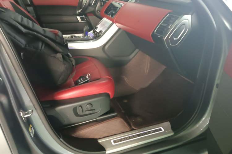 Used Land Rover Range Rover Sport 2022 3.0 L6 YAO Black Edition