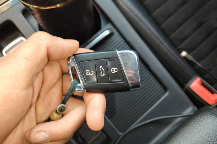 Used Volkswagen Magotan 2017 330TSI DSG Luxury Model Vehicle Key