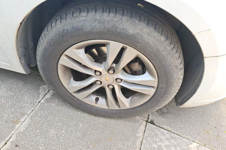 Used Chevrolet Cruze 2015 1.5L Classic SE AT Right Front Wheel Hub