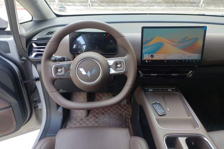 Used Wuling Starlight 730 2025 Model Plug-in Hybrid 125km Luxury Edition
