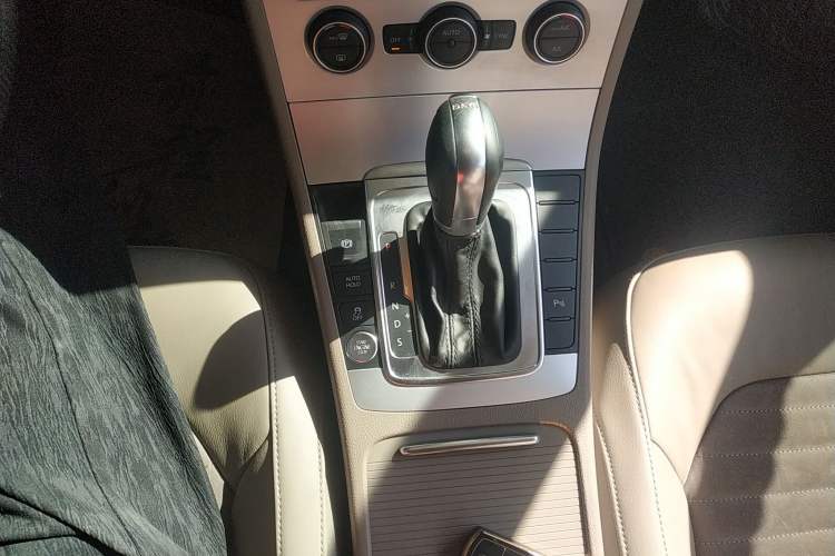 Used Volkswagen Magotan 2015 Facelift 1.8TSI Luxury Model Gear Lever