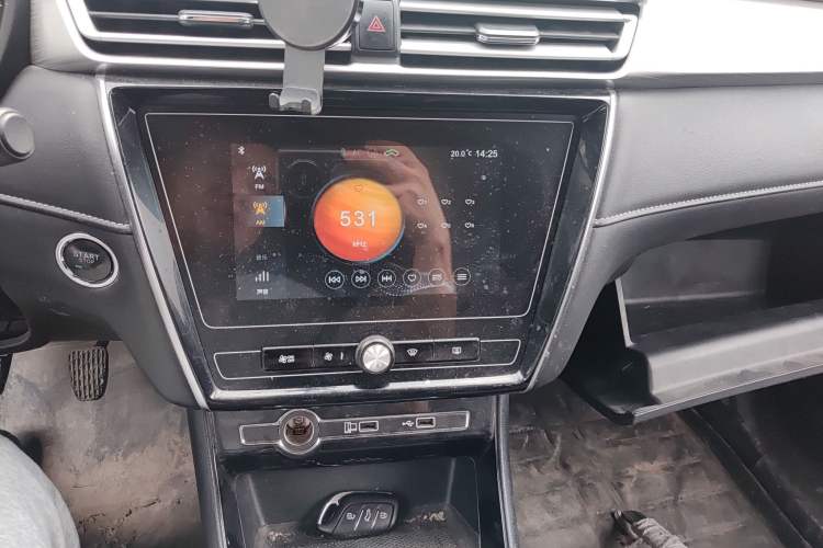 Used Roewe i5 2020 1.5L Manual 4G Connect Luxury Edition Audio And AC Panel