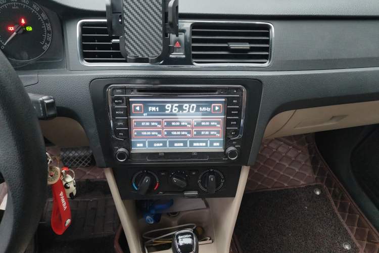 Used Skoda Rapid 2015 1.6L Automatic Smart Selection Model