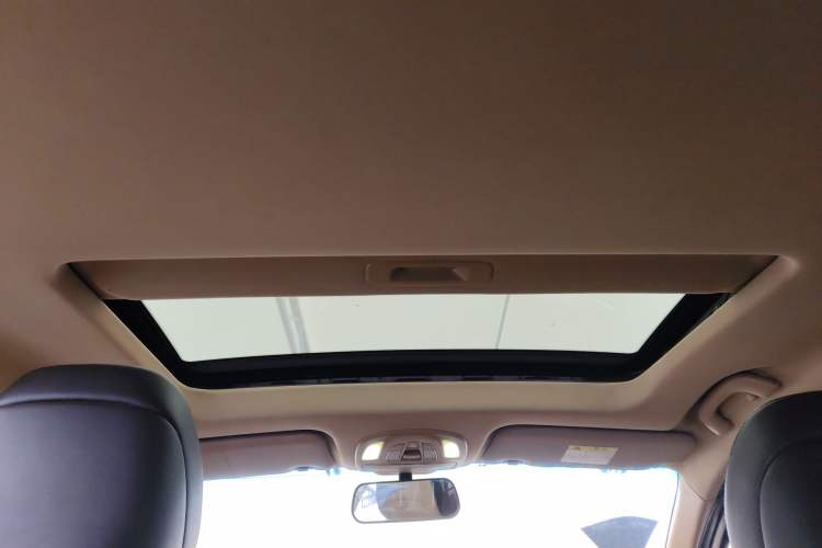 Used Baojun 730 2017 1.8L iAMT Luxury Version 7-Seater
