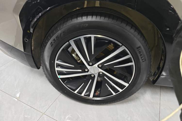 Used Lynk & Co 08 EM-P 2023 245km Ultra-Long Range Halo Right Rear Wheel Hub