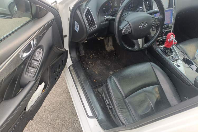 Used Infiniti Q50 2014 3.7L Luxury Edition
