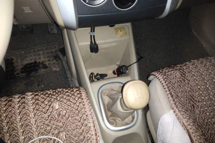 Used Venucia D50 2013 1.6L Manual Fashion Edition Gear Lever