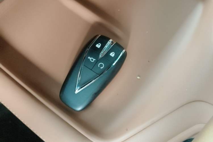 Used CHANGAN UNI-Z New Energy 2024 Blue Whale Smart Electric iDD 125km Beyond Edition Vehicle Key