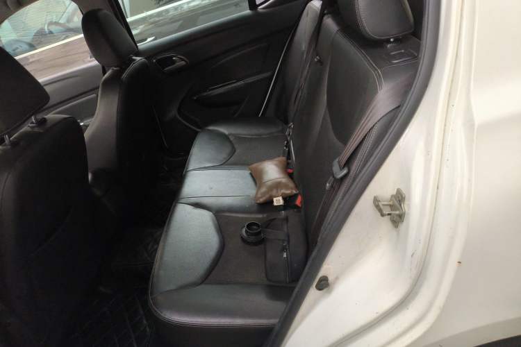 Used Baojun 610 2014 CROSS 1.5L Automatic Comfort Model
