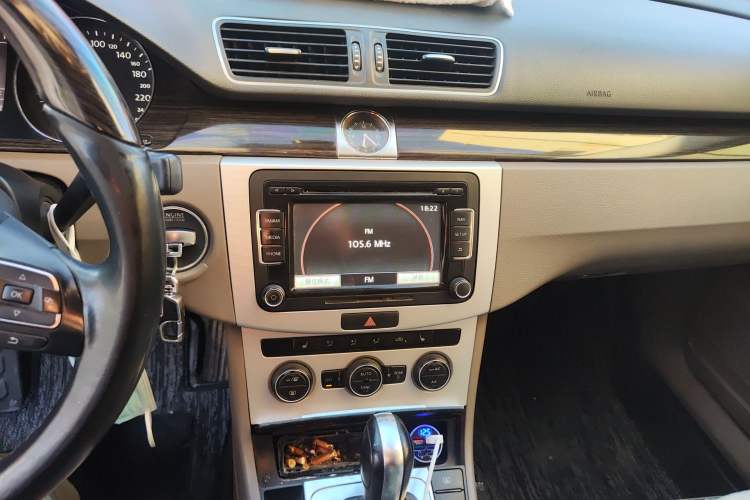 Used Volkswagen Magotan 2013 2.0 TSI Prestige Model Audio And AC Panel