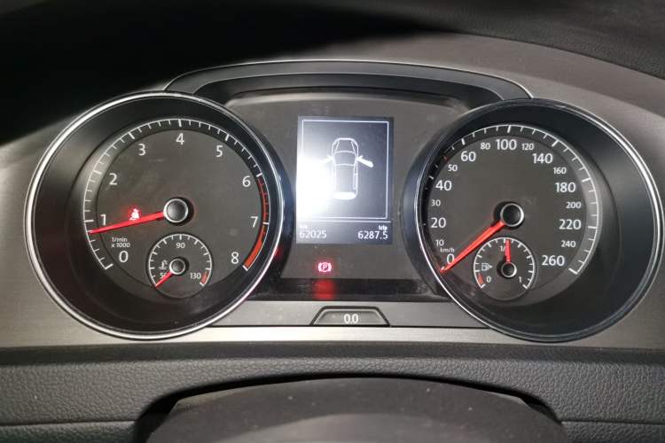 Used Volkswagen Golf 2016 230TSI Automatic Comfort Version Instrument Cluster