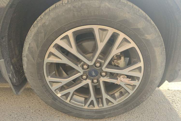 Used Ford Escape 2020 EcoBoost 245 Four-Wheel Drive Luxury Edition Right Front Wheel Hub