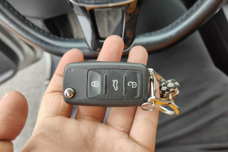 Used Volkswagen Sagitar 2017 230TSI Automatic Luxury Edition
