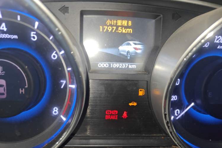 Used Hyundai Sonata 2013 2.4L Automatic Leading Edition China IV Standard Odometer Close Up