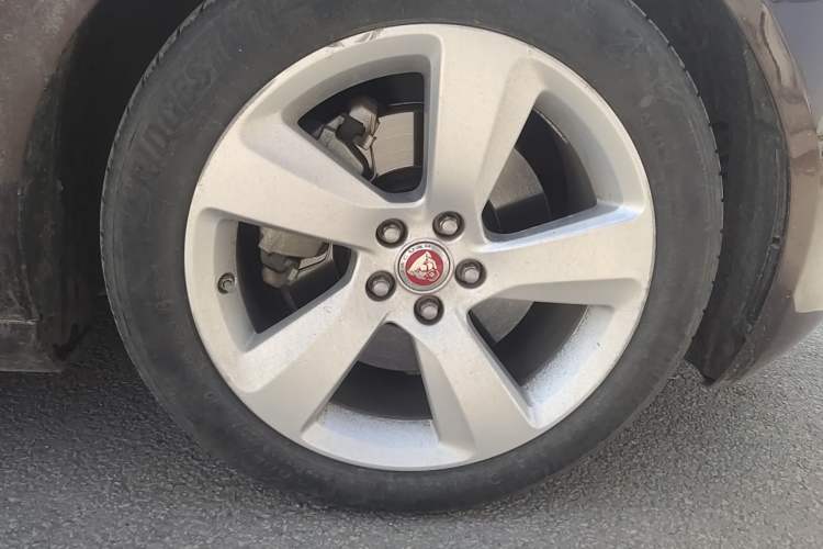 Used Jaguar XFL 2018 XFL 2.0T 200PS Elite Edition Right Front Wheel Hub