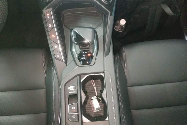 Used Lynk & Co 06 2023 Remix 1.5T Shero Gear Lever