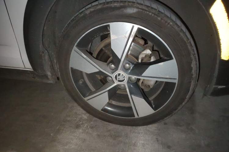 Used Skoda Octavia 2018 Station Wagon TSI280 DSG Luxury Edition Right Front Wheel Hub