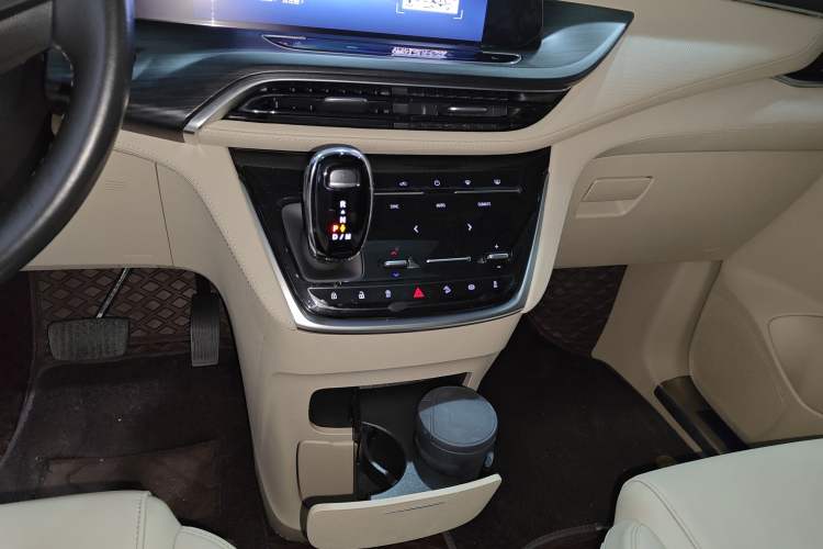 Used Buick GL8 2023 ES Lu Zun Deluxe Model
