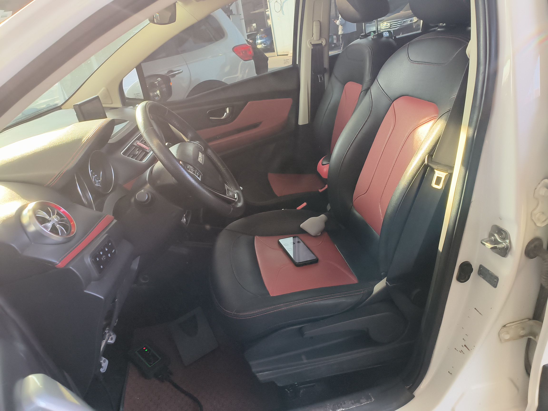 Переднее сиденье в автомобиле