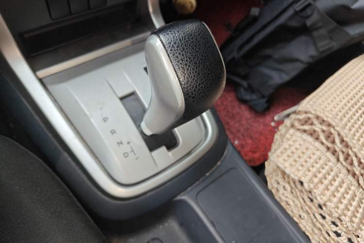 Used Isuzu mu-X 2015 2.5T Two-Wheel Drive Automatic Comfort Touring Model 7 Seats