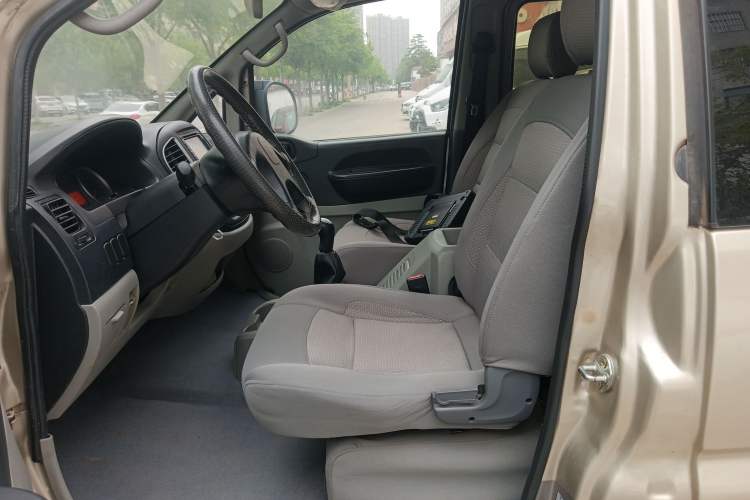 Used FORTHING Lingzhi 2015 V3 1.5L 7-Seater Luxury Model Left Front Seat