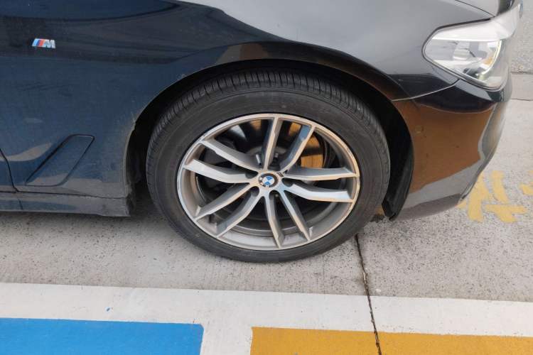 Used BMW 5 Series 2019 525Li M Sport Package Right Front Wheel Hub