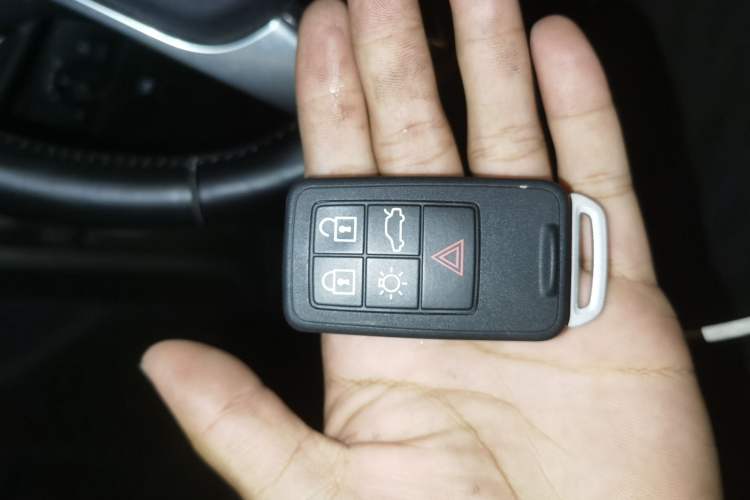 Used Volvo V60 2014 T5 Zhiyi Edition
