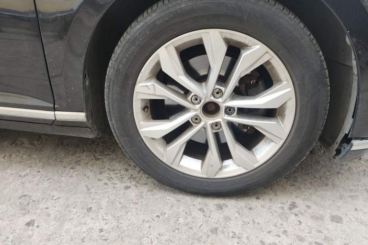 Used Volkswagen Magotan 2018 380TSI DSG Luxury Model Right Front Wheel Hub