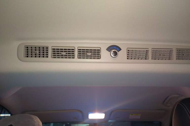 Used FORTHING Lingzhi PLUS 2024 1.5T Manual Luxury 7-Seater
