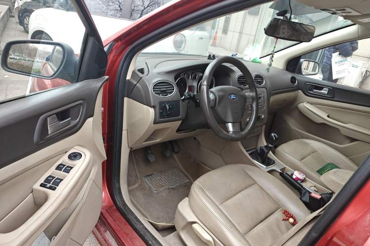 Used Ford Focus 2013 Hatchback Classic 1.8L Manual Fashion Edition
