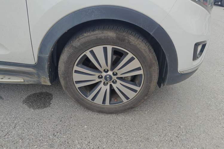 Used Kia Sportage R 2015 2.0L Automatic Two-Wheel Drive DLX Model Right Front Wheel Hub