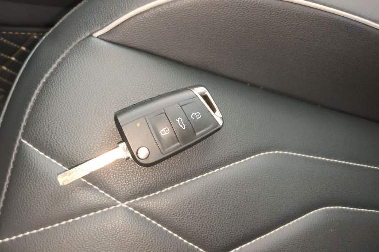 Used Volkswagen Tiguan L 2024 Outstanding Model 330TSI Automatic Two-Wheel Drive R-Line Dragon Glory Edition Vehicle Key