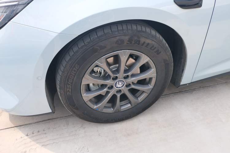 Used BYD Qin L 2025 DM-i Smart Drive 80KM Leading Model Left Front Wheel Hub