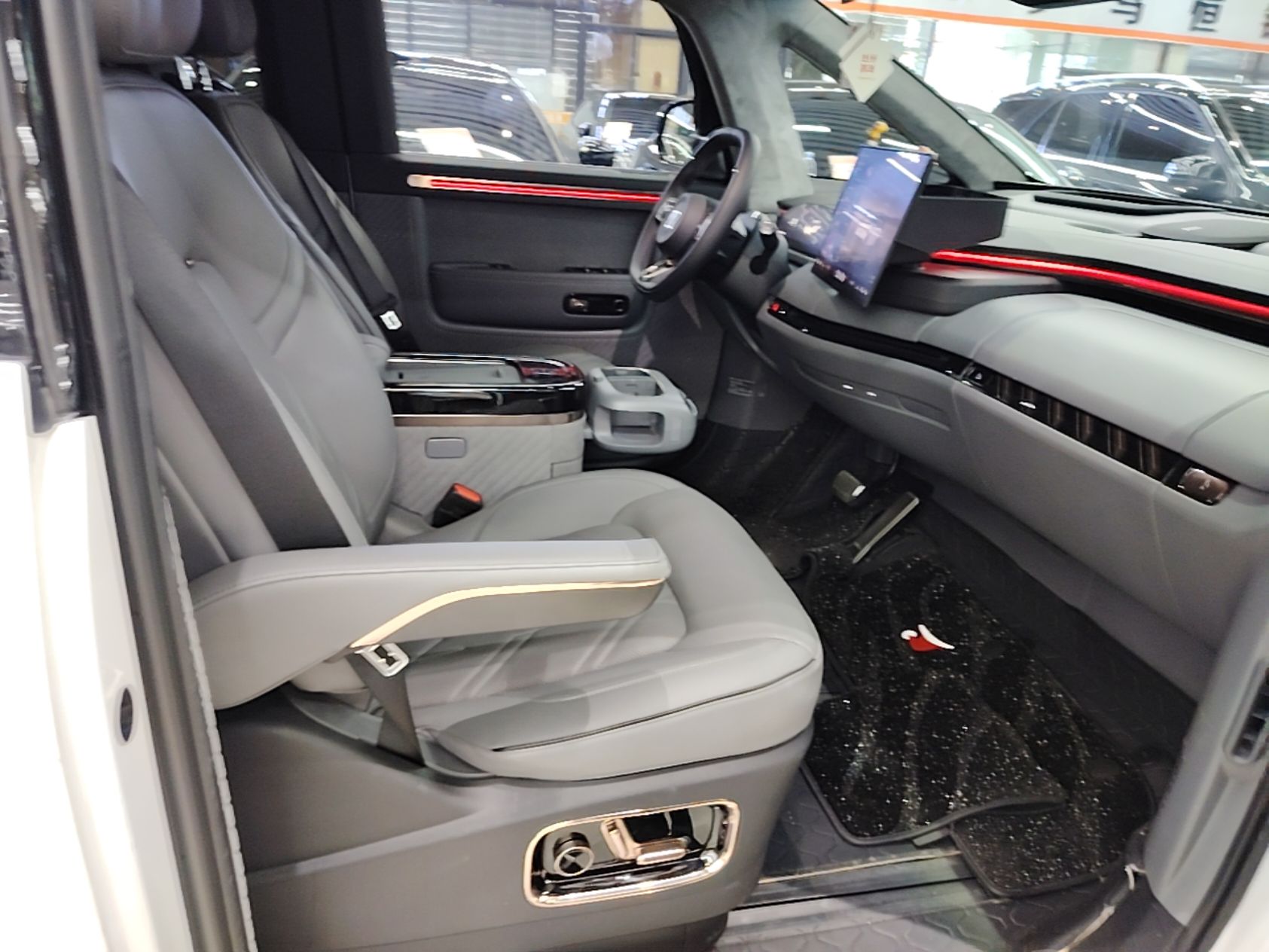 Zeekr MIX 2025 Long-Range Intelligent Driving Edition — снимка 19