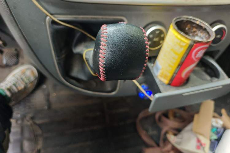 Used SAIC MAXUS Xintu V80 2021 2.0T Manual Classic City Delivery King Long Wheelbase Mid-Roof 3 Seats Gear Lever