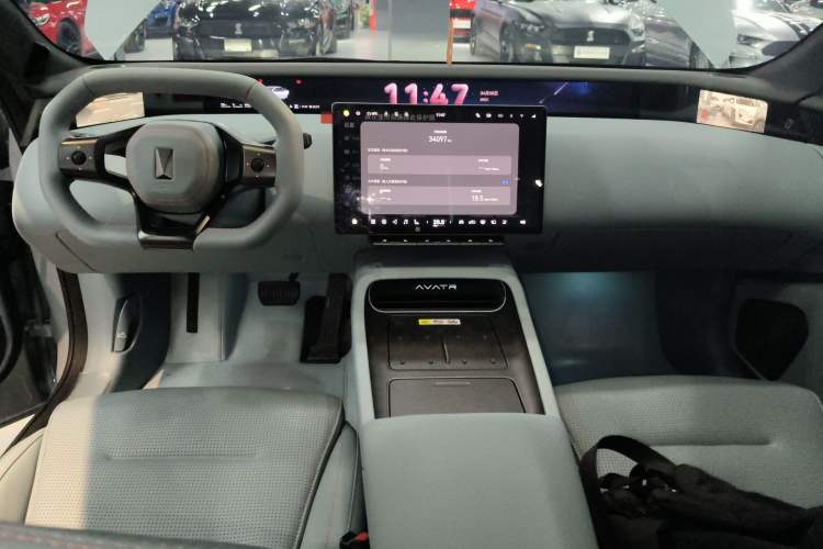 Used Avatr 12 2025 Master All-Electric Four-Wheel Drive Center Console