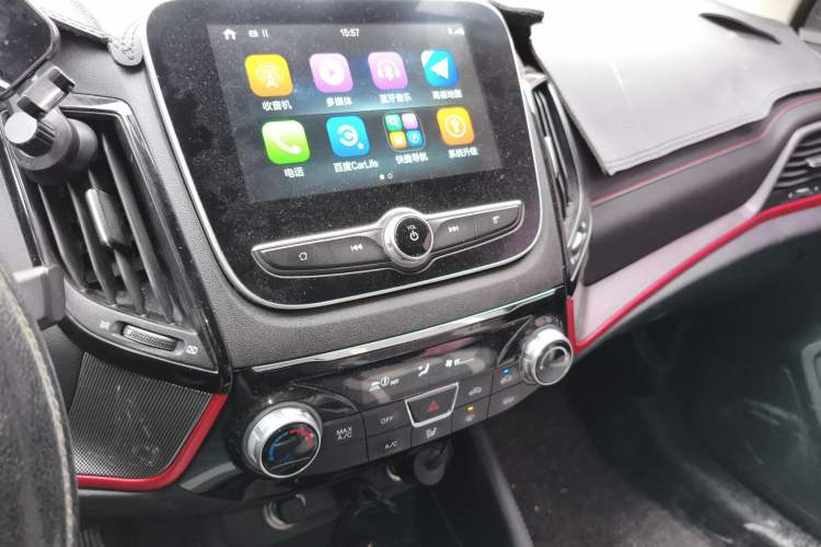 Used CHANGAN CS55 2019 1.5T Manual Colorful Model China VI Standard Audio And AC Panel