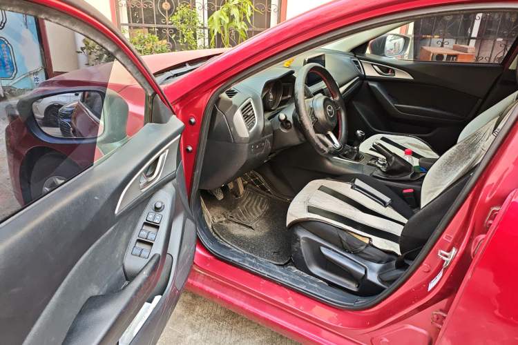 Used Mazda 3 Axela 2017 Sedan 1.5L Manual Comfort Model Emission Standard China V Driver Seat