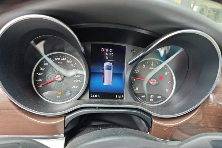 Used Mercedes-Benz V-Class 2020 V 260 Avantgarde Edition Instrument Cluster