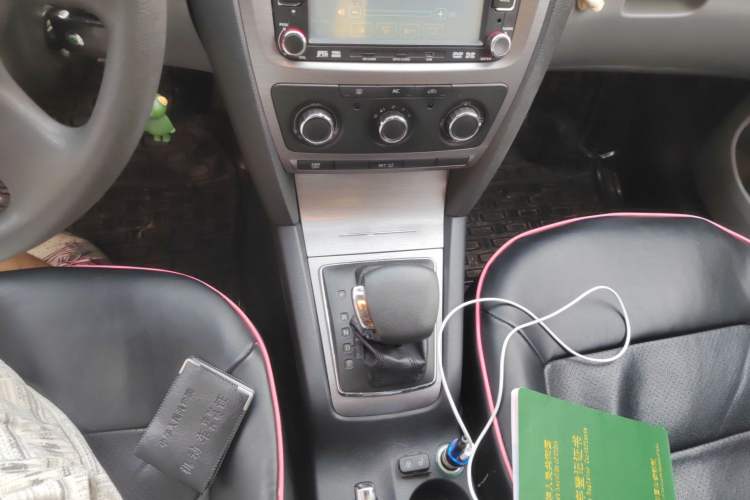 Used Skoda Octavia 2012 1.6L Automatic Yijie Edition Gear Lever
