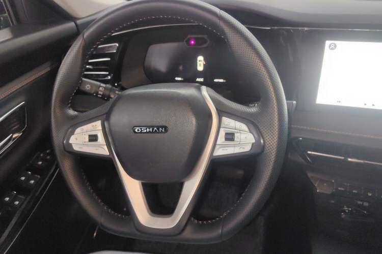 Used CHANGAN OSHAN X7 PLUS 2022 1.5T Blue Whale Edition Automatic Geeker Flagship Model Steering Wheel