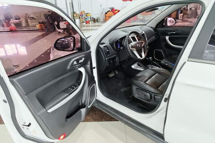 Used CHANGAN CS35 2016 1.6L Automatic Luxury Model China V Standard Driver Seat