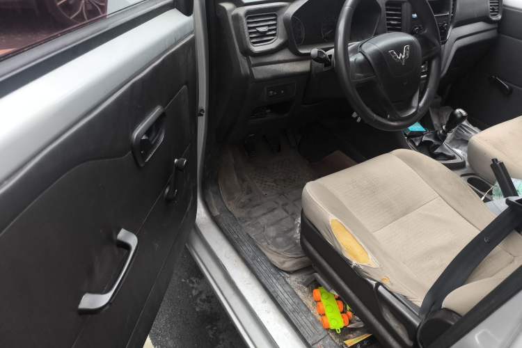 Used Wuling Hongguang V 2019 1.5L Standard Version China VI LAR
