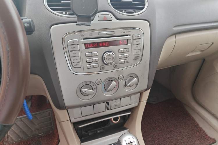 Used Ford Focus 2011 Sedan 1.8L Manual Classic Model Audio And AC Panel