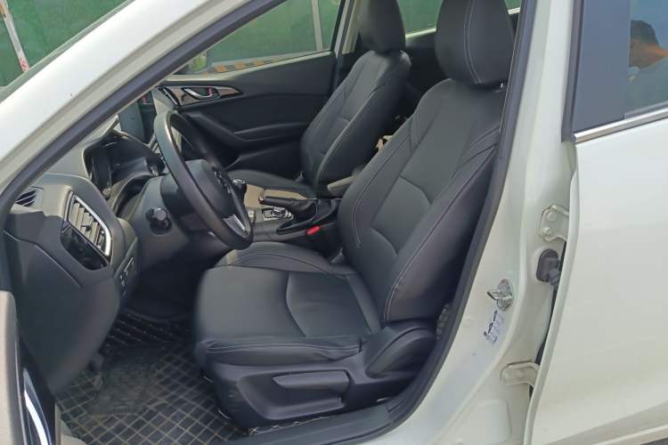 Used Mazda 3 Axela 2016 Sedan 1.5L Manual Comfort Model
