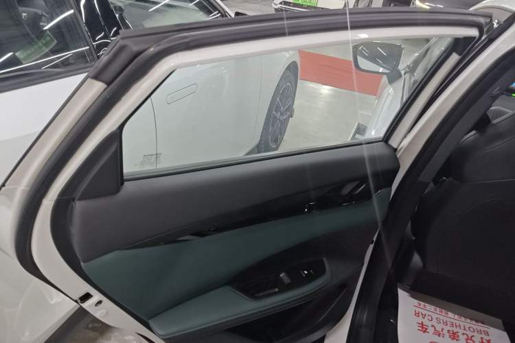 Used Changan UNI-V iDD 2024 Blue Whale Smart Electric iDD 136km Luxury Model